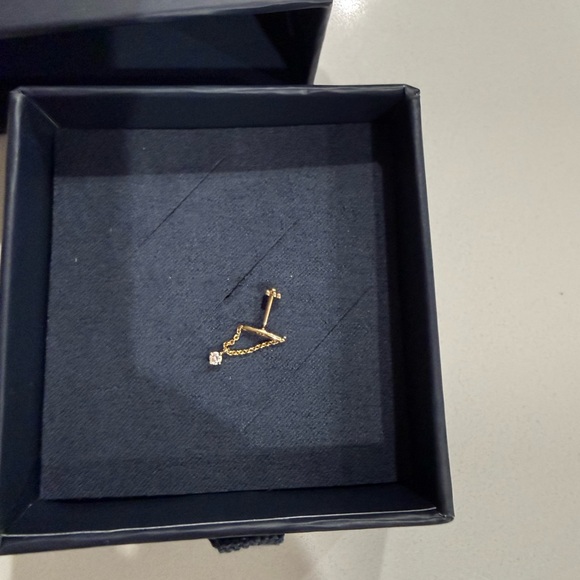 Maria Tash prong set diamond drape threaded stud hidden helix earring - Picture 4 of 8